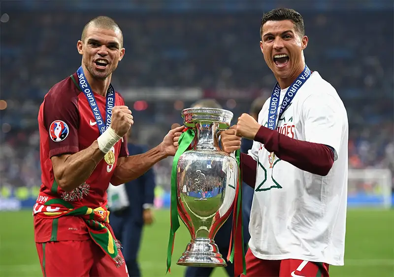 Pepe (41 tuổi) và Ronaldo (39 tuổi) tiếp tục chinh phục giấc mơ EURO