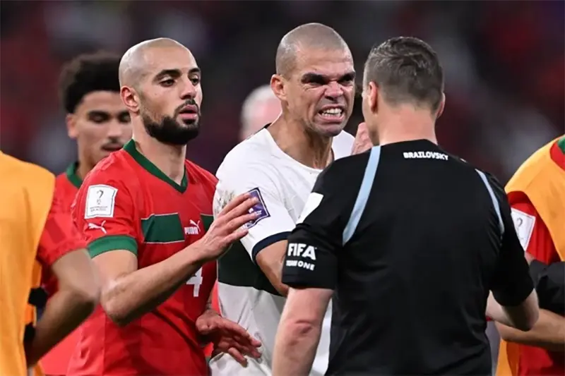 Đội tuyển Bồ Đào Nha (áo trắng) từng chỉ trích thậm tệ ông Facundo Tello