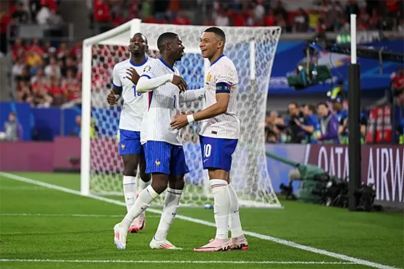 Niềm vui của các tuyển thủ Pháp khi có bàn thắng mở tỷ số